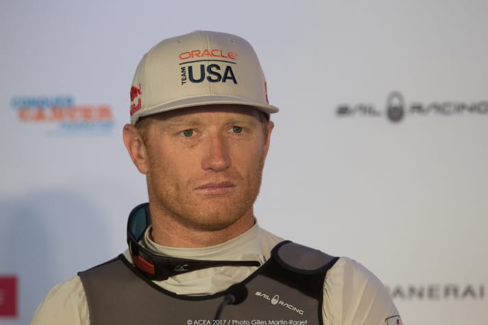   Jimmy Spithill avec le visage le plus impénétrable possible qu'il aime tant arborer