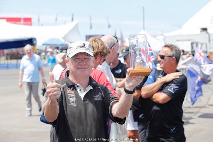   I Kiwi vorrebbero averla in originale: l'America's Cup, "The Auld Mug", il più importante e antico trofeo della vela internazionale.