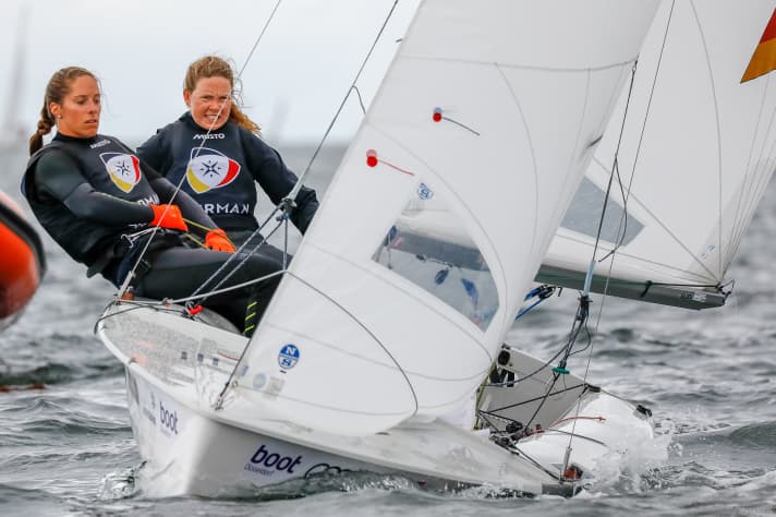   Nadine Böhm and Ann-Christin Goliaß fight for bronze on the fjord