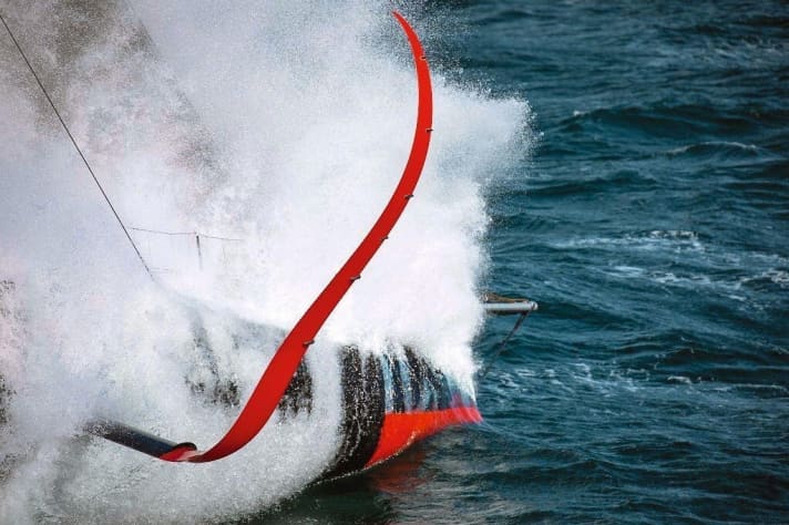   Nachträglich anlaminierte Stege sollen verhindern, dass die gewaltigen Flügel seitlich Luft ziehen und so die Strömung abreißt