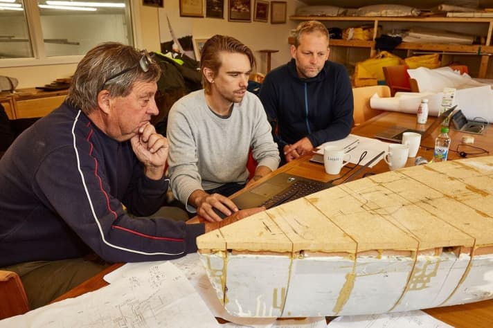   Analogue meets digital: Senior shipyard manager Mats Gustafsson, designer Oscar Södergren and Daniel Gustafsson (from left) in the design process during the YACHT visit