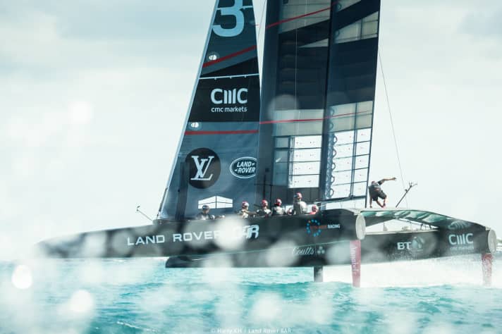  L'équipe Land Rover BAR de Sir Ben Ainslie a terminé la série d'entraînements avec un bilan négatif (1:4)
