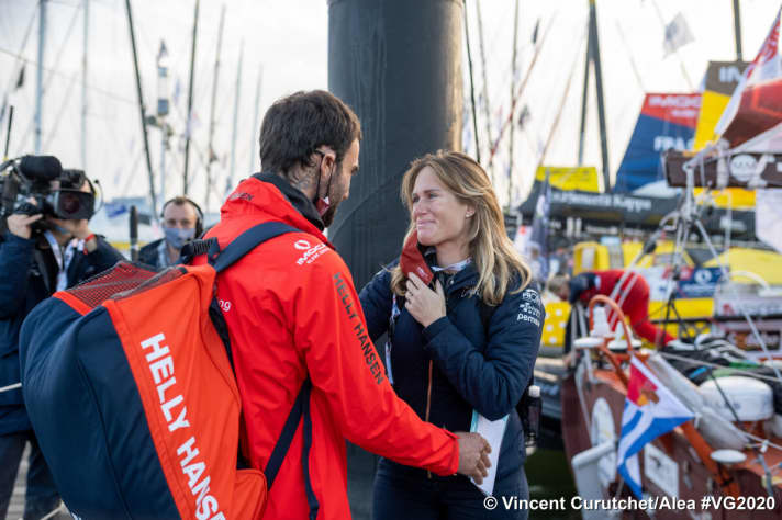   Après ces adieux, Alan Roura s'est lancé le 8 novembre 2020, plein d'espoir et d'énergie, dans son deuxième tour du monde en solitaire.
