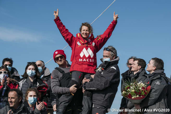   Proud and celebrated by her team: Isabelle Joschke