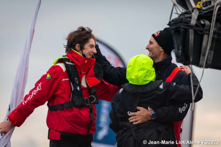   Retrouvailles avec ses deux garçons : Papa Jérémie Beyou au comble du bonheur