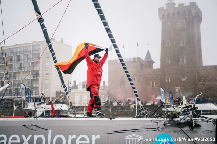  Qui ancora in Francia con la bandiera tedesca sul "Seaexplorer", ora è tornato a casa ad Amburgo ed è impegnato a pianificare la prossima doppia campagna che comprende The Ocean Race e Vendée Globe: Boris Herrmann avrà molto di cui parlare durante la cena e per la quale potrete fare offerte insieme a lui.