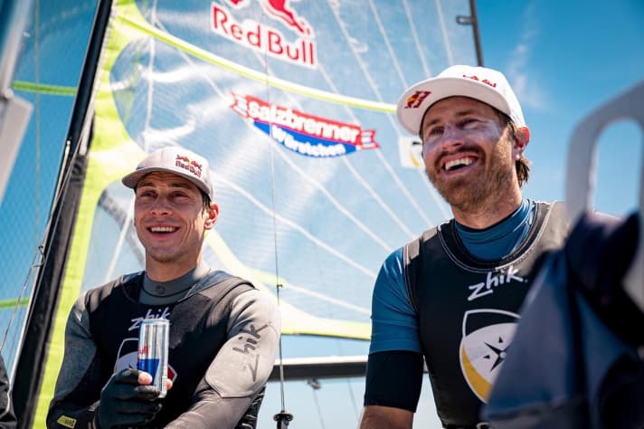  Ils doivent, veulent et attaqueront en finale : les skiffistes acrobatiques Erik Heil (à droite) et Thomas Plößel. Leur position de départ et leur objectif sont clairs. Heil le résume ainsi : "Nous sommes quatrièmes avant la finale, mais nous voulons une médaille".