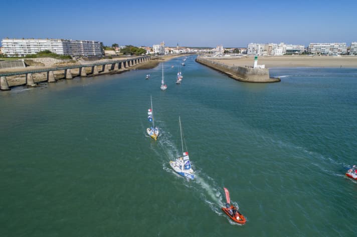   La voile de spectacle : Les bateaux sortent pour la parade