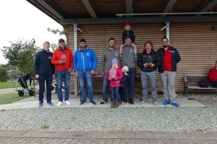   Les meilleurs ORC-2 de la troisième édition des Baltic 500. Sur cette photo, de droite à gauche : Cord Hall, chef de l'organisation, Rasmus Töpsch (deuxième ORC, coorganisateur), Till Barth et Jonas Hallberg (premiers ORC-2 avec "Hinden"), Hendrik Kohrs et Jochen Denkena (troisièmes ORC-2 avec "Arrabiata") ainsi que le directeur de course Jan Czekala.
