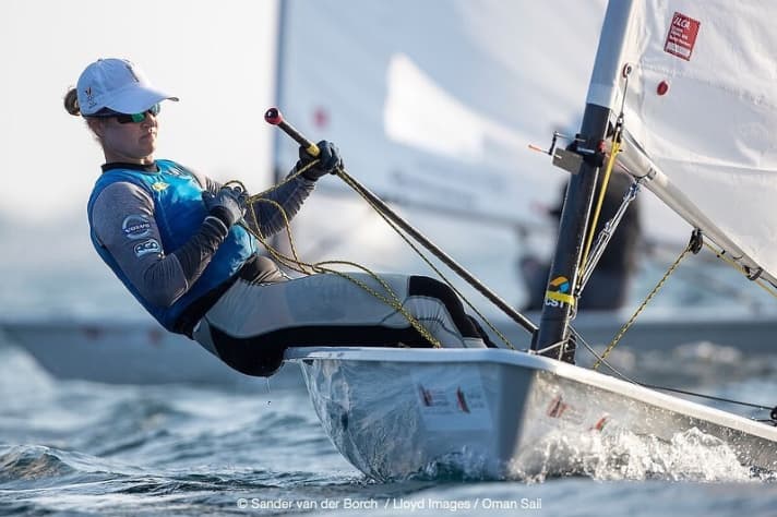   Zum zweiten Mal nach 2018 Ilca-6-Weltmeisterin: Emma Plaaschaert aus Belgien, Lebensgefährtin des australischen Olympiasiegers Matt Wearn, gewann die Titelkämpfe im Oman punktgleich vor der Polin Agata Barwinska