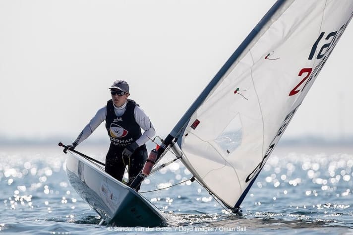   Highly effective at the World Championships in Oman: Ilca 6 helmswoman Julia Büsselberg