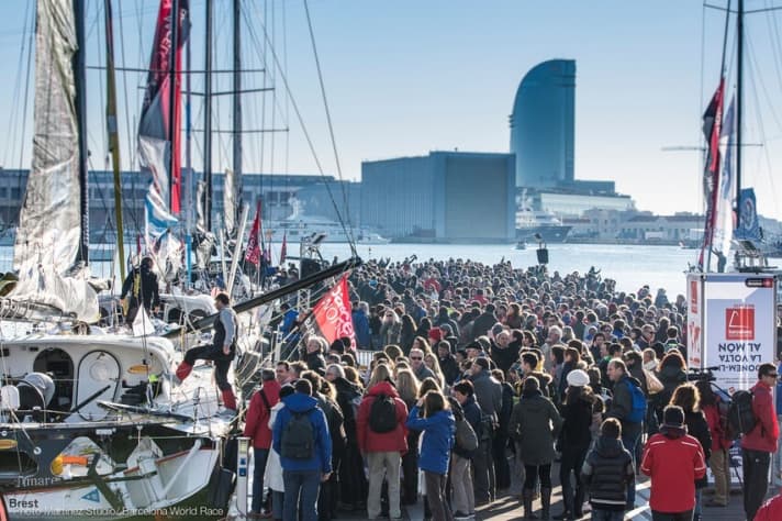   Molto tempo fa, ma un buon indice dell'entusiasmo velico spagnolo: folle di spettatori si sono riversate al porto per la partenza della Barcelona World Race nel 2014