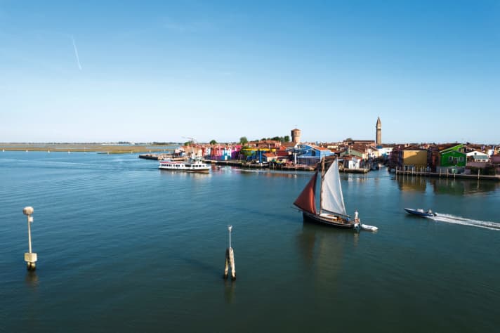 Colorata, coloratissima, Burano. Grazie al suo tripudio di colori, la piccola isola si distingue nettamente dalle altre.