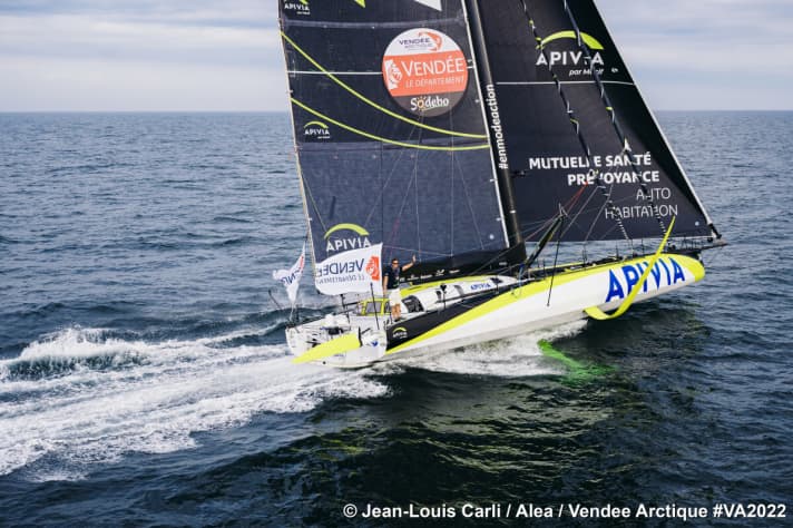   Charlie Dalin's "Apivia" leads the field