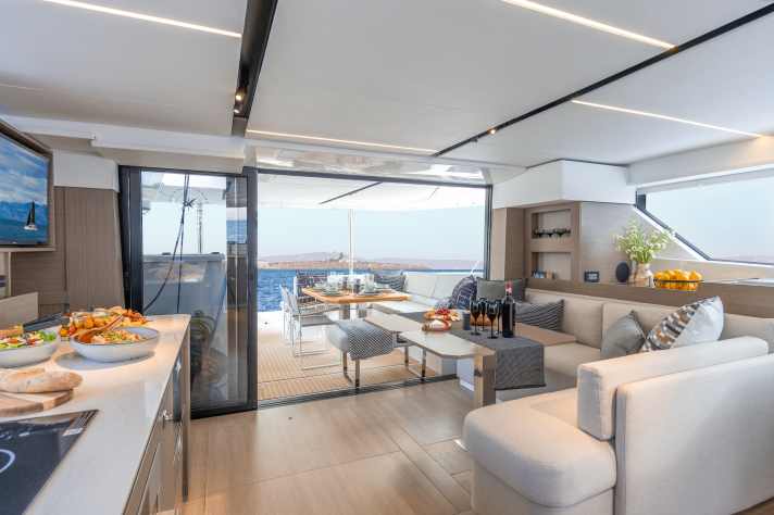 Leopard 46 : longueur de la coque 14,48 m, largeur 7,35 m, poids 17,2 t, à partir de 831 800 euros