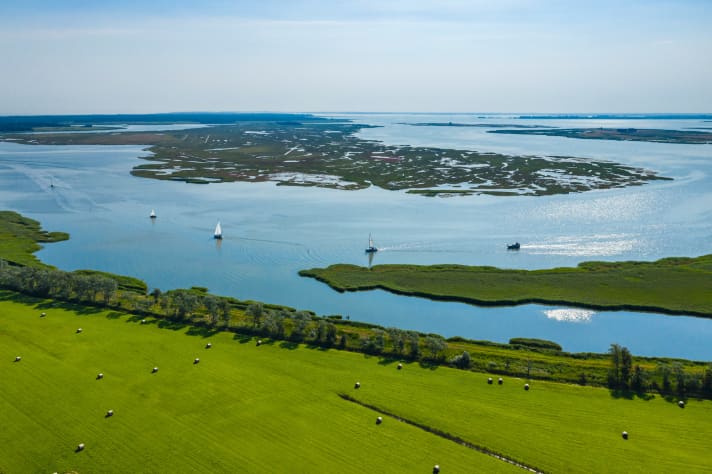 Lavori: coesistenza pacifica di imbarcazioni da diporto e natura nel Parco Nazionale della Laguna della Pomerania Occidentale