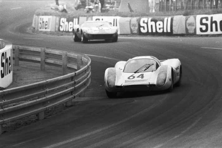 2020_01_HNE-2601_1_15.06.1969-24h-Le-Mans.-64_-Hans-Herrmann-und-GÇrard-Larrousse-auf-einem-908-LH-CoupÇ-2.-Pl.-Ges.Kl_