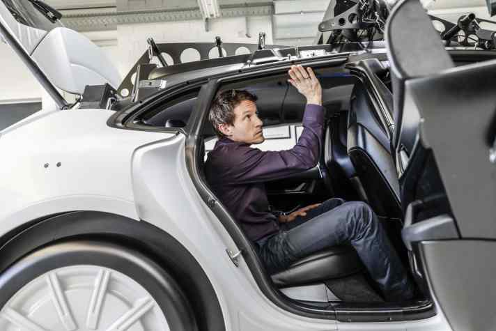 2021_02_Porsche-Taycan-Cross-Turismo-2