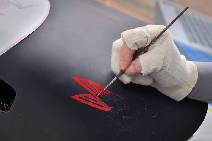 Kreation eines Sonderwunsch Werksunikats: Individuelle Lackveredelung von Hand