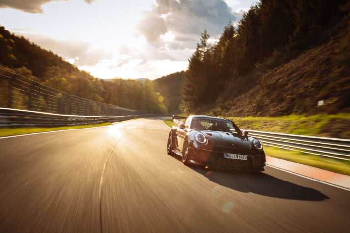 2021_06_911-GT2-RS-Rekordfahrt-Nürburgring-Sonne-Front