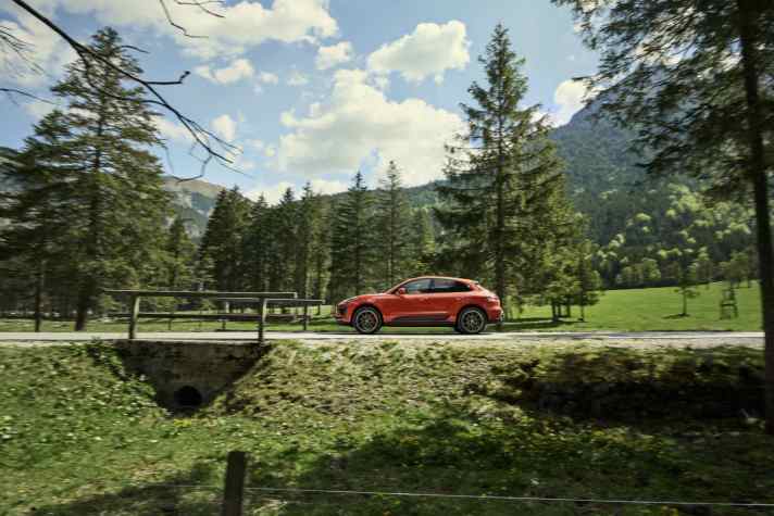 2021_07_Porsche-Macan-2021-Seite