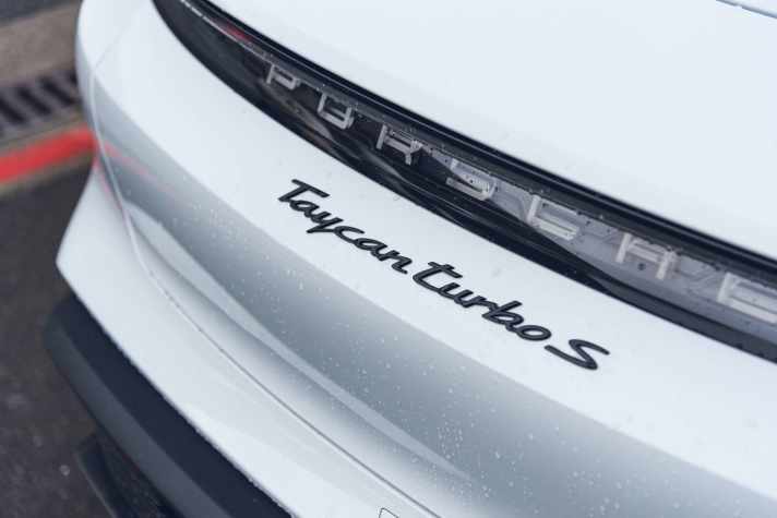 2021_07_Porsche-Taycan-Turbo-S-HEck