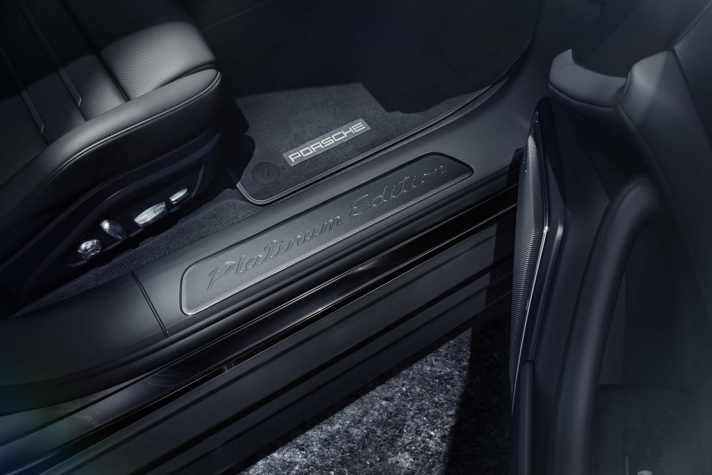2021_11_Porsche-Panamera-Platinum-Edition-Einstiegsleite