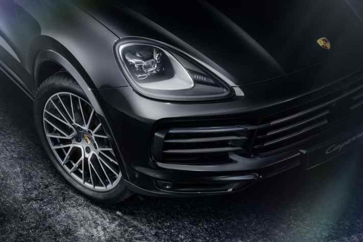 2022_01_Porsche-Cayenne-Front-schwarz