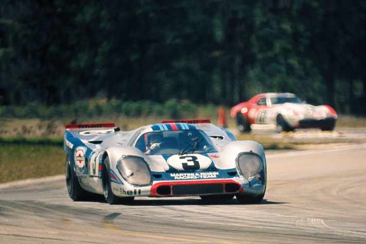 12 Stunden von Sebring am 20.3.1971: 917 KH mit Vic Elford (im Fahrzeug) und Gérrard Larrousse (1. Platz Gesamtklassement).