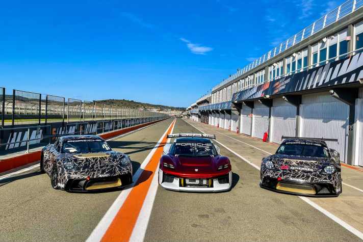 2022_05_Porsche-718-Cayman-GT4-ePerformance-Porsche-Mission-R