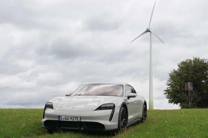 2023_09_Porsche-Taycan-Cross-Turismo-Turbo