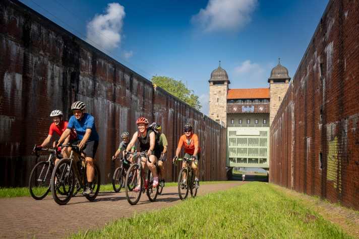 Zum_Schiffshebewerk_Henrichenburg___Foto_Jochen_Schlutius_ipfitw