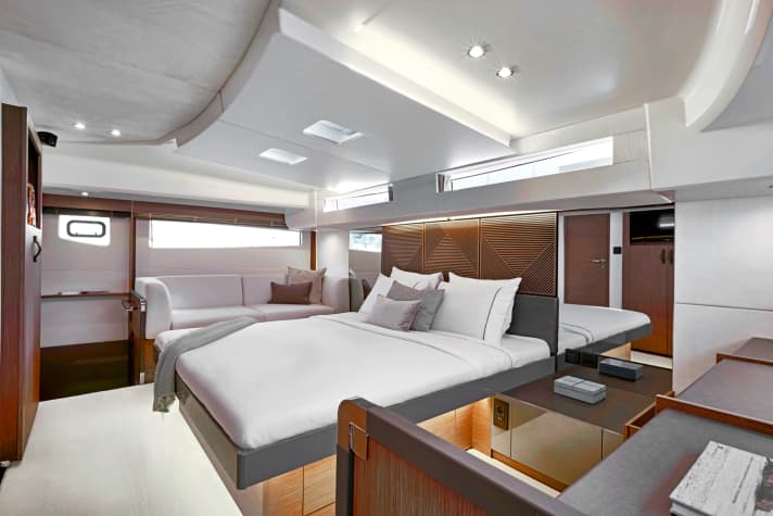 The owner's cabin extends across the entire width of the boat
