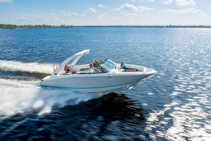 Engines: Single V-8 petrol engine with Z-drive