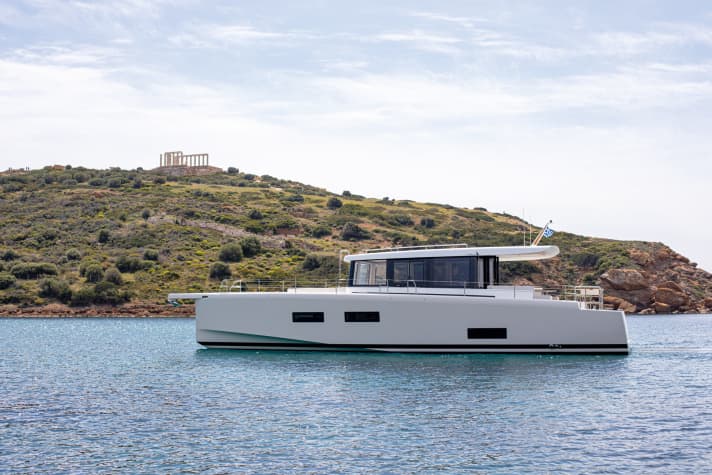 The Omikron OT 60 wins in the "Long Range Cruiser" category