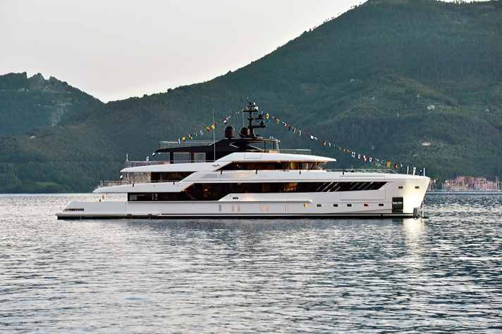 Die 50Steel von Sanlorenzo ist das erste Yachtmodell mit Brennstoffzellensystem, das für einen emissionfreien Hotelbetrieb sorgt.