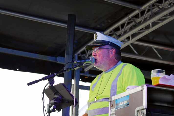A must at the harbour festival in Mommark, Denmark: Sitting on poles! 
Mathias Weis Jacobsen (27) and Casper Vejen Nielsen (30) as well as Sander Cederholm Lemming (23) and 32-year-old ex-soldier Kevin Marek Esbjerg took part in this year's 72-hour challenge. He went to the pile with high ambitions, explaining in advance: "My motivation comes from my children, whom I want to show that you should never give up, no matter how strange or difficult a challenge looks." 
While the festival is going on and the harbour master is happily singing songs (and providing the pole-sitters with breakfast in the morning), the four candidates are only allowed to leave their pole twice for 15 minutes each within 24 hours. Urinating in the harbour basin is forbidden, and not falling down while sleeping is considered a major challenge. But the suffering is worth it: the prize money is a whopping 20,000 Danish kroner. 

Incidentally, the record for sitting on a pole is 196 days, or 4,346 hours. This was set in 2002 at Heide Park Soltau by Daniel Baraniuk. 

#pile sitting #mommark #mommarkmarina #havnefestmommark #havnefest #harbour festival #tradition #denmark #harbour master #pile sitting