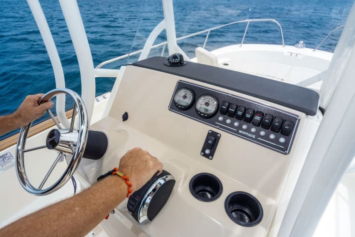 Boston Whaler 210 Montauk