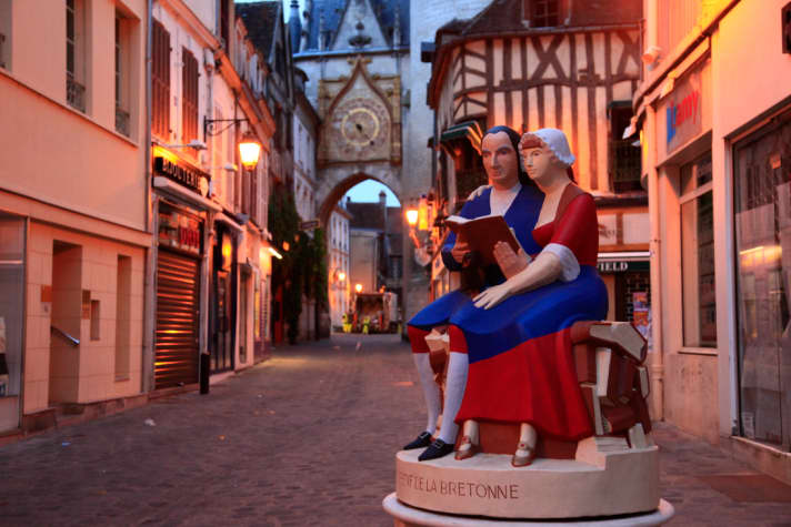   Auf dem Canal de Bourgogne und der Yonne durch die Region Burgund.