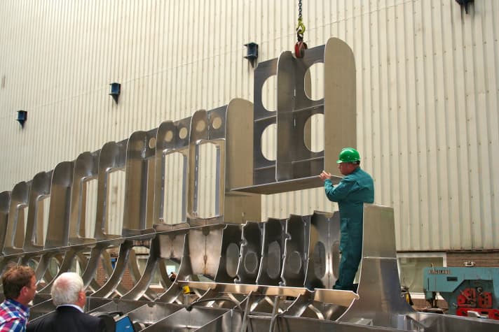 Keel laying of the schooner "Hamburg": Dykstra Naval Architects designed the two-master, which is being built by Holland Jachtbouw. | t.