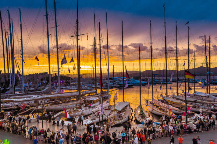 Evening atmosphere: 330 yachts came to Saint-Tropez. | z.