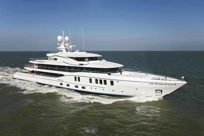 Amels 242 bei Probefahrten auf der Nordsee. | e.