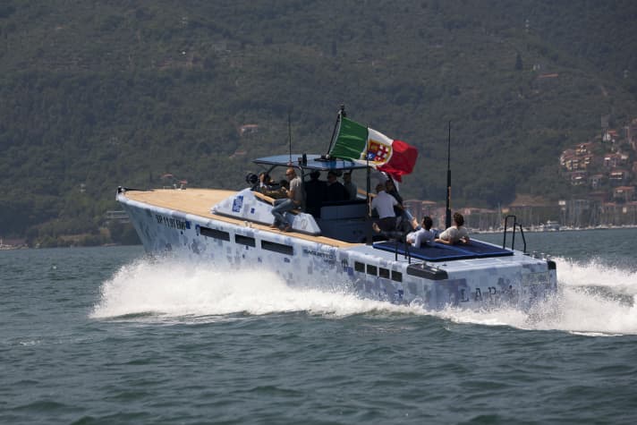 Elkann's "Lap 1" | 1"