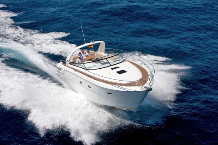   Bavaria 38: Now in charter on the Müritz.