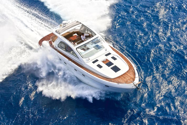 Nominiert als „European Powerboat of the Year 2012“: Bavarias Sport 43 HT.