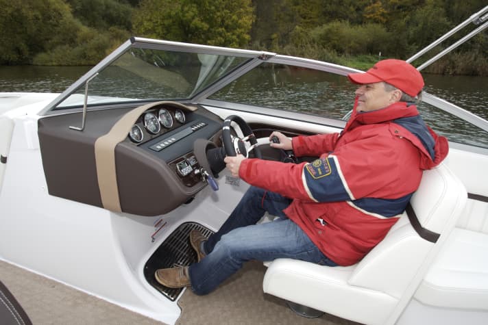 Boat test Cobalt A25 on the Main