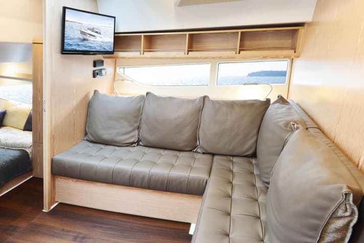 Sealine S330v
