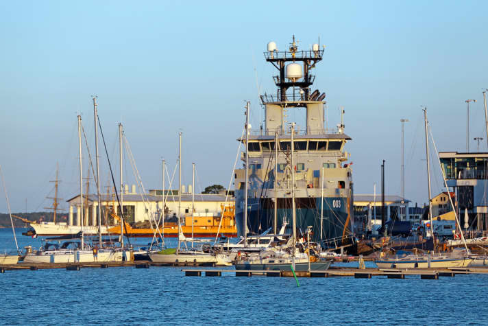 Karlskrona guest harbour, a coastguard ship and the white building of the Naval Museum