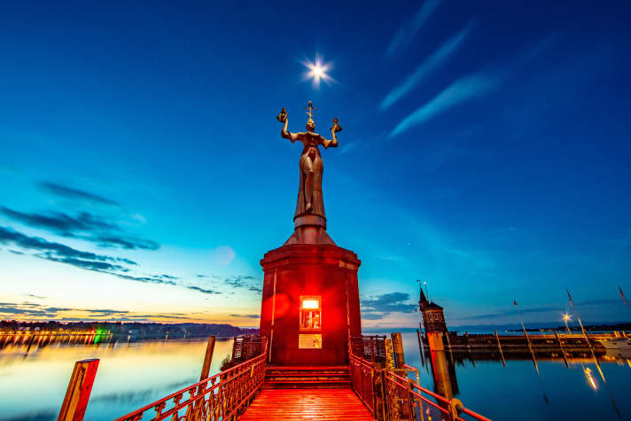 Die Imperia in der Abenddämmerung