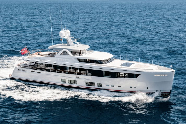 Efficiency in operation: at ten knots cruising speed, both 847-kilowatt CATs use only 70 litres of diesel per hour